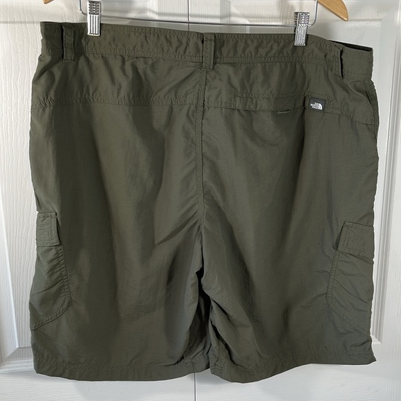 The North face nylon cargo style shorts - Picture 4 of 15
